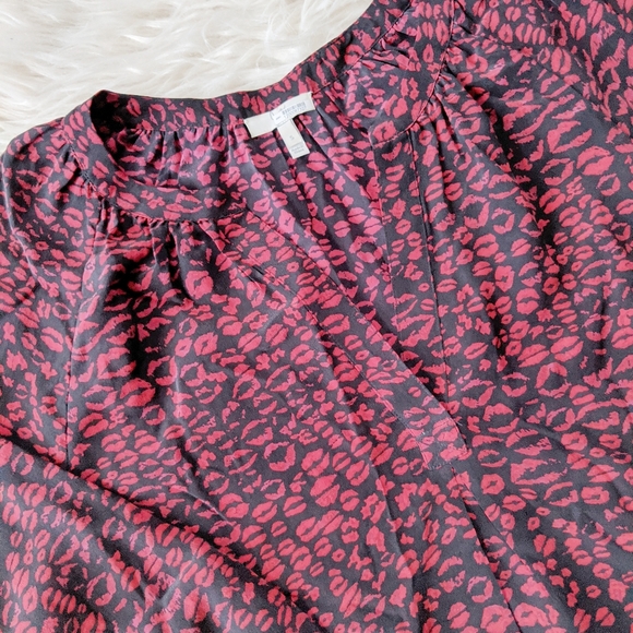 Joie Addie B Lips Kisses Silk Top Size Small - Picture 3 of 6